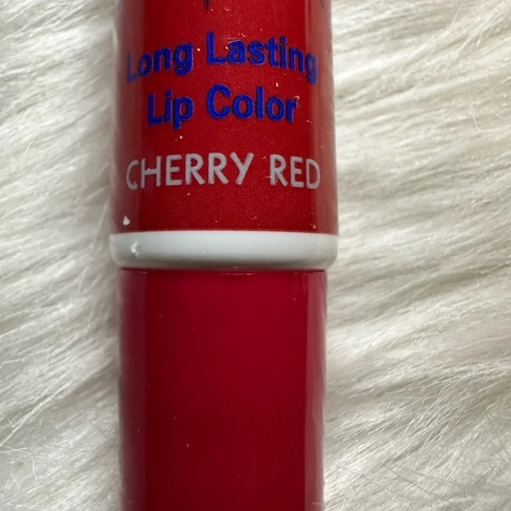 🩷5/$10 Romantic Bear Cherry Red Lip Color